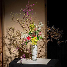 Heika arrangement with a unique glass vase